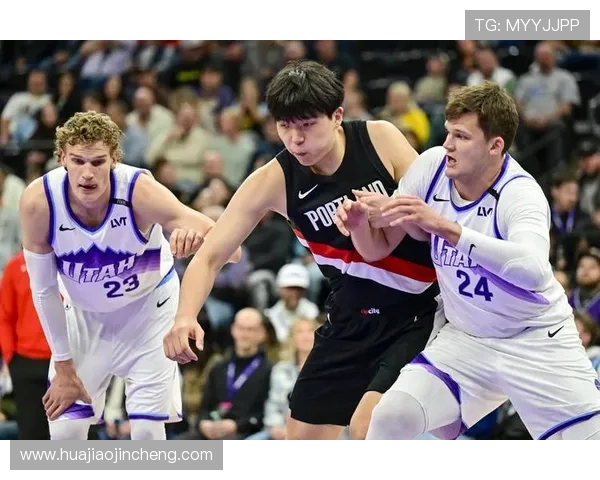 爵士鏖战开拓者双方激烈对攻年轻球员闪耀全场引爆新赛季焦点