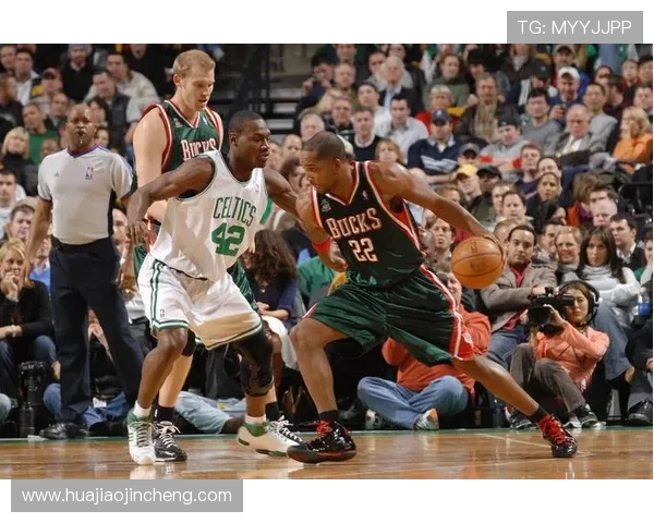 凯尔特人挑战雄鹿季后赛巅峰对决，双方巨星对抗引爆全场激情