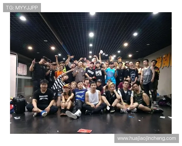 深圳街舞队与杭州街舞队赛后复盘分析两队状态与表现对比